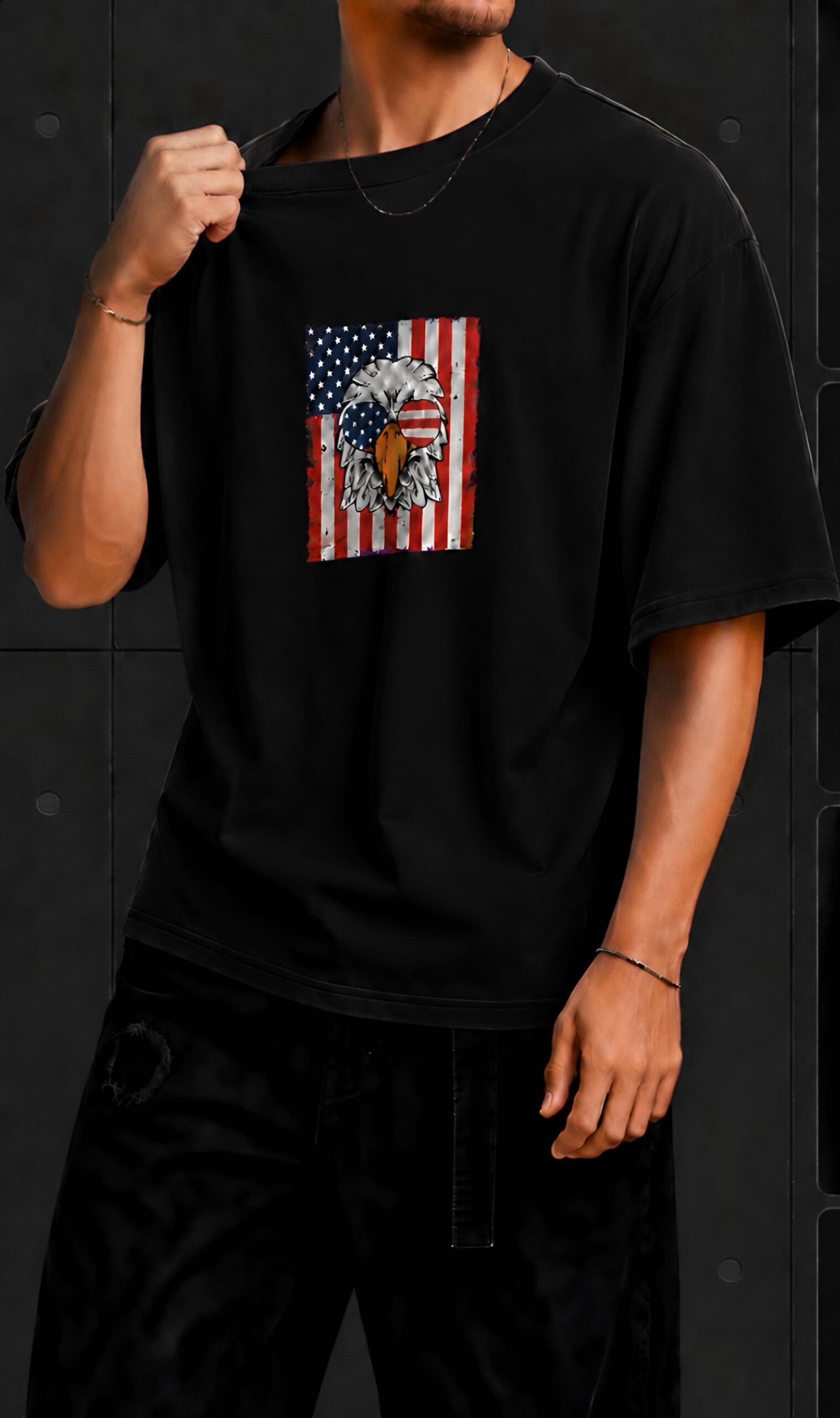American Eagle Graphic Oversized T-Shirt – Black Black oversized T-shirt featuring a bold American eagle and flag graphic on the front, styled with black pants.