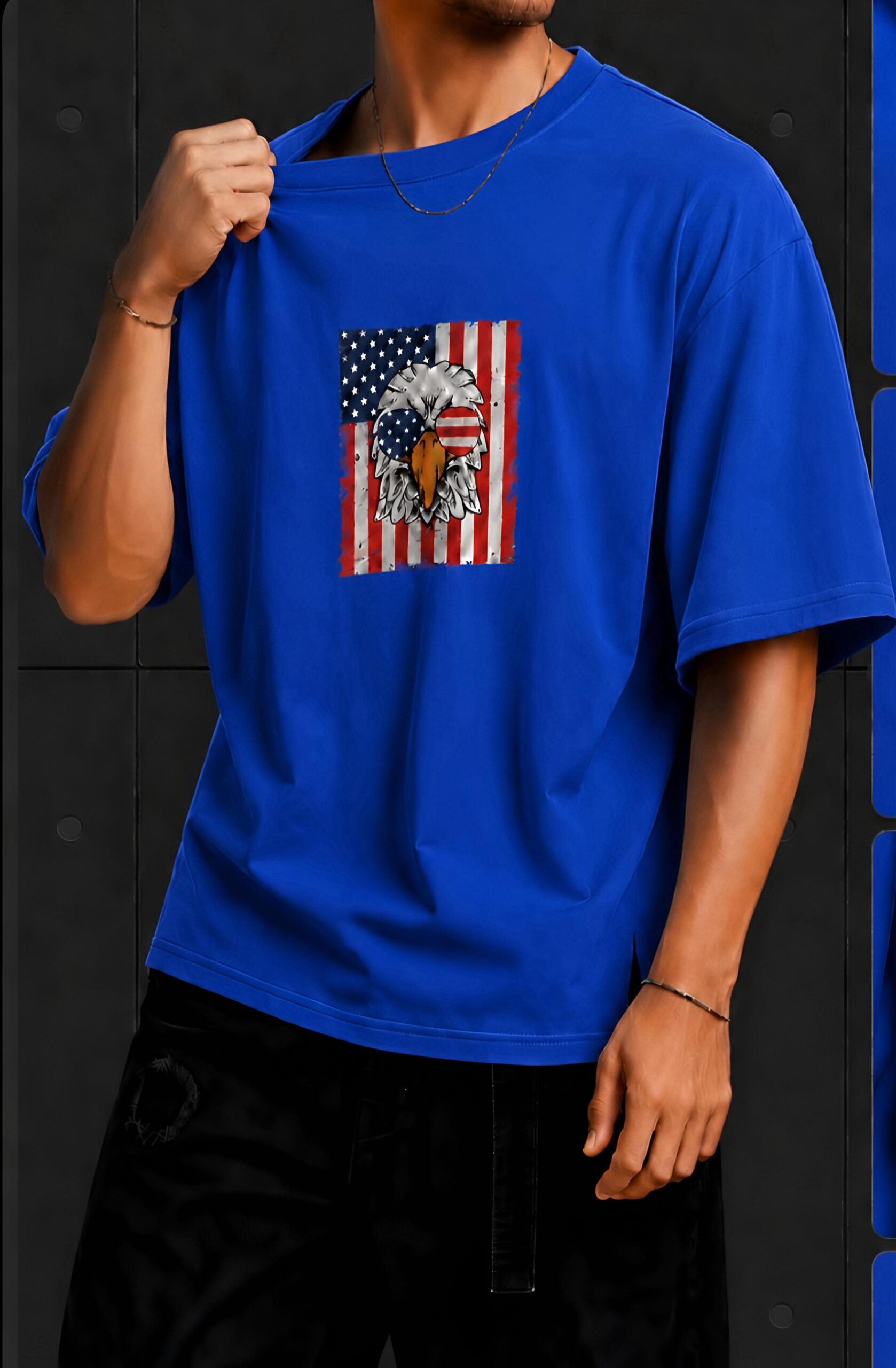 American Eagle Graphic Oversized T-Shirt – Blue Blue oversized T-shirt featuring a bold American eagle and flag graphic on the front, worn with black pants.