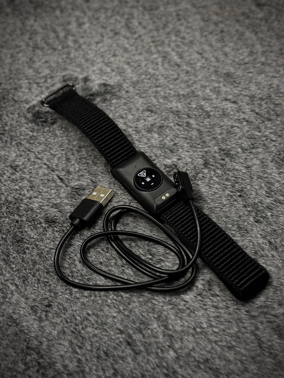 WHOOP Dual Smart Sensors Fitness Smart Band – Black WHOOP Dual Smart Sensors Fitness Smart Band in black with adjustable fabric strap and USB charging cable