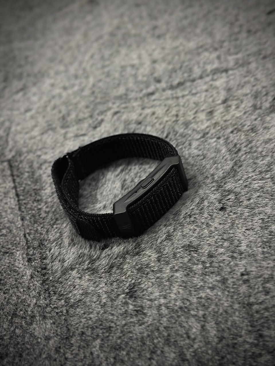 WHOOP Dual Smart Sensors Fitness Smart Band – Black WHOOP Dual Smart Sensors Fitness Smart Band in black with adjustable fabric strap and USB charging cable