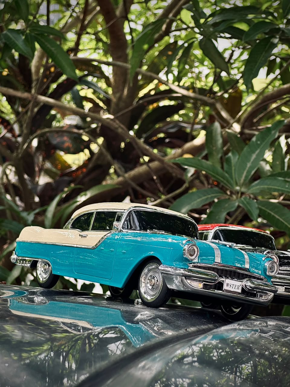 Vintage Car Bluetooth Speaker – Retro Design Vintage car Bluetooth speaker with retro automobile design, glossy finish, chrome detailing, Bluetooth, USB, AUX and TF card support