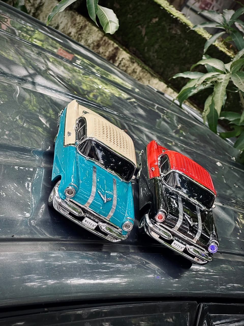 Vintage Car Bluetooth Speaker – Retro Design Vintage car Bluetooth speaker with retro automobile design, glossy finish, chrome detailing, Bluetooth, USB, AUX and TF card support