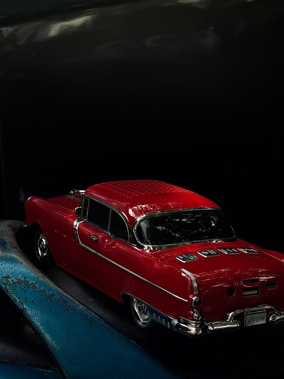 Vintage Car Bluetooth Speaker – Retro Design Vintage car Bluetooth speaker with retro automobile design, glossy finish, chrome detailing, Bluetooth, USB, AUX and TF card support