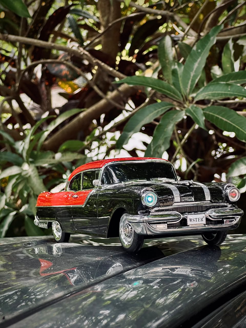Vintage Car Bluetooth Speaker – Retro Design Vintage car Bluetooth speaker with retro automobile design, glossy finish, chrome detailing, Bluetooth, USB, AUX and TF card support